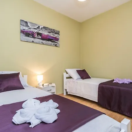 Apartment Old Town House Pakostane